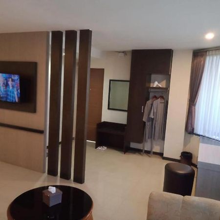 Alexander Hotel Tegal מראה חיצוני תמונה