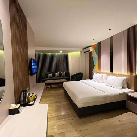 Alexander Hotel Tegal מראה חיצוני תמונה