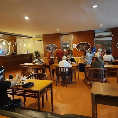 Alexander Hotel Tegal מראה חיצוני תמונה