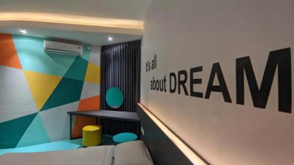 Alexander Hotel Tegal מראה חיצוני תמונה