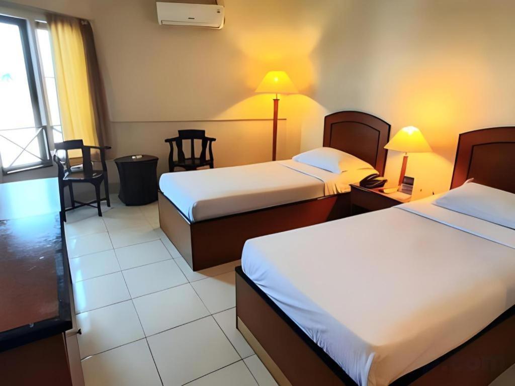 Alexander Hotel Tegal מראה חיצוני תמונה