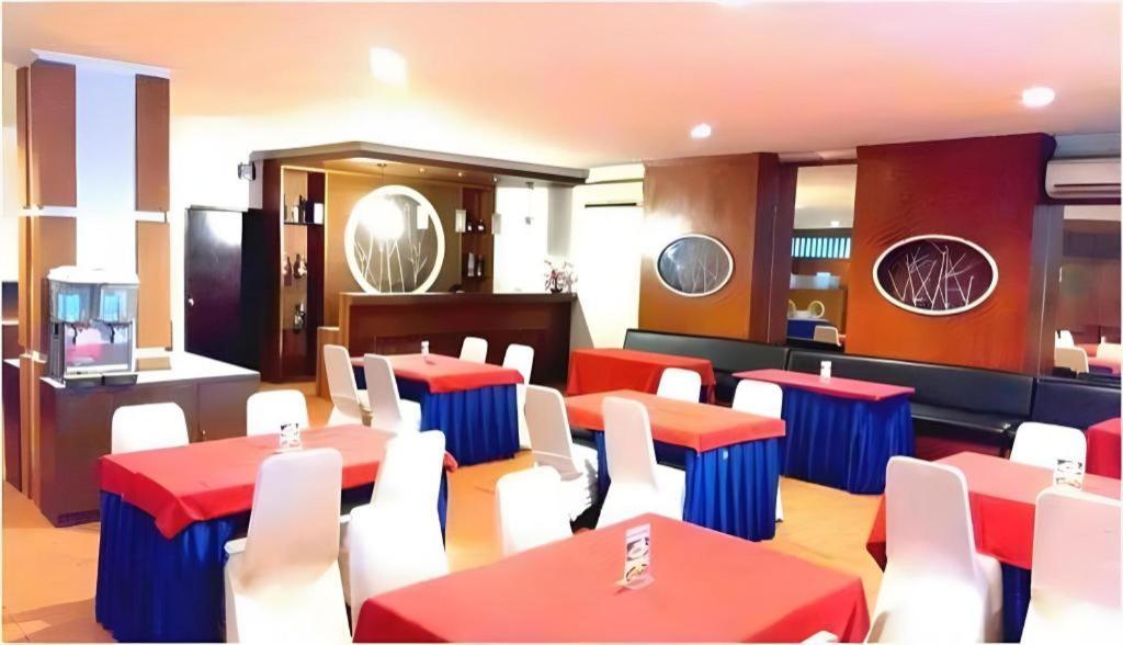 Alexander Hotel Tegal מראה חיצוני תמונה