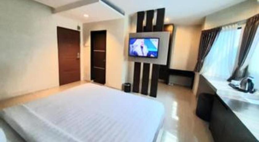 Alexander Hotel Tegal מראה חיצוני תמונה