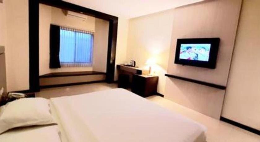 Alexander Hotel Tegal מראה חיצוני תמונה