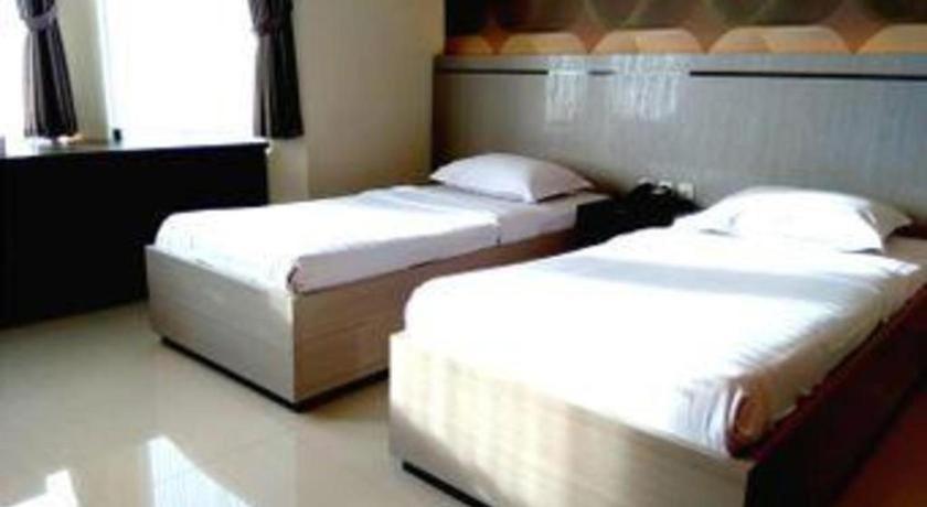 Alexander Hotel Tegal מראה חיצוני תמונה