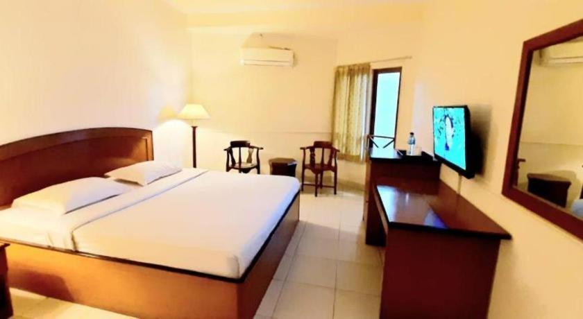 Alexander Hotel Tegal מראה חיצוני תמונה