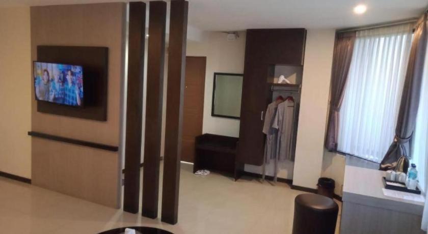 Alexander Hotel Tegal מראה חיצוני תמונה