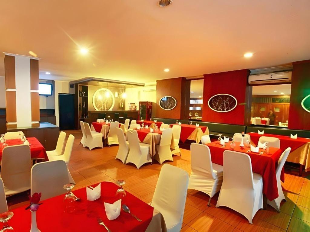Alexander Hotel Tegal מראה חיצוני תמונה