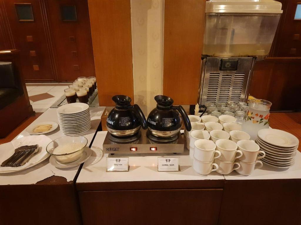 Alexander Hotel Tegal מראה חיצוני תמונה