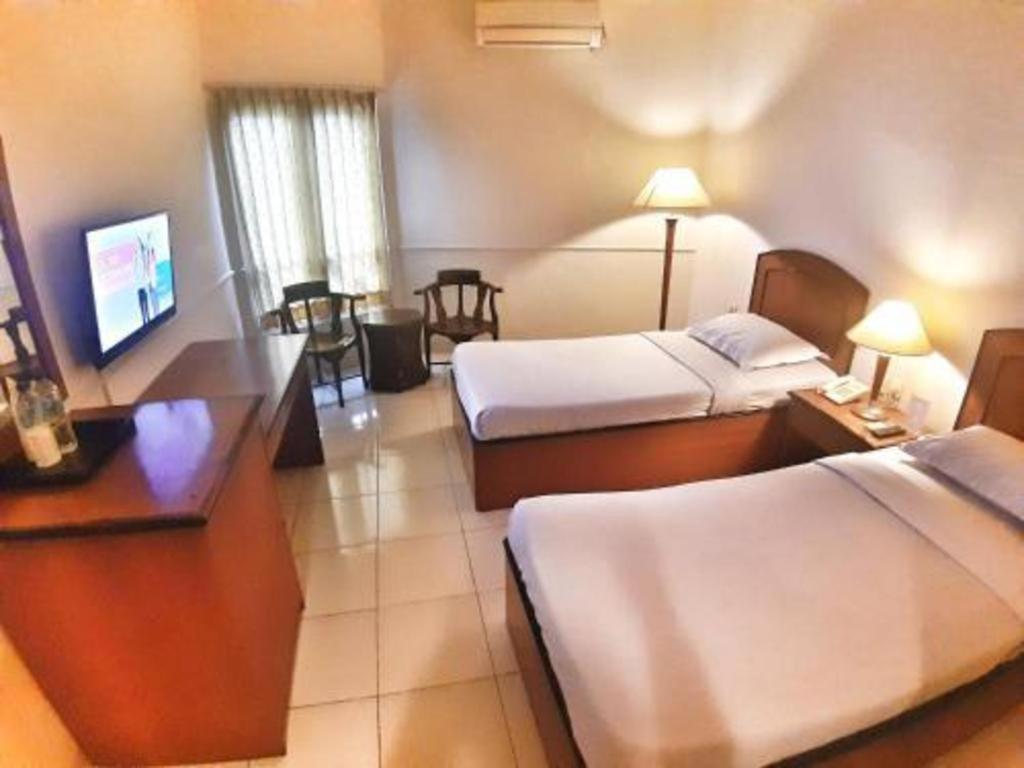 Alexander Hotel Tegal מראה חיצוני תמונה